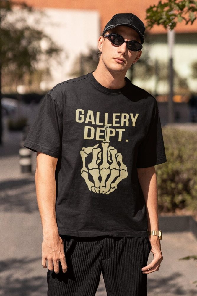 Which Gallery T-Shirt Captures the Essence of Modern Art